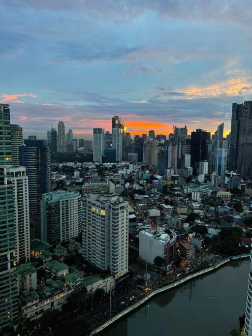 The Serene Escape Rockwell Makati City View 1Br Apartment Манила Екстериор снимка