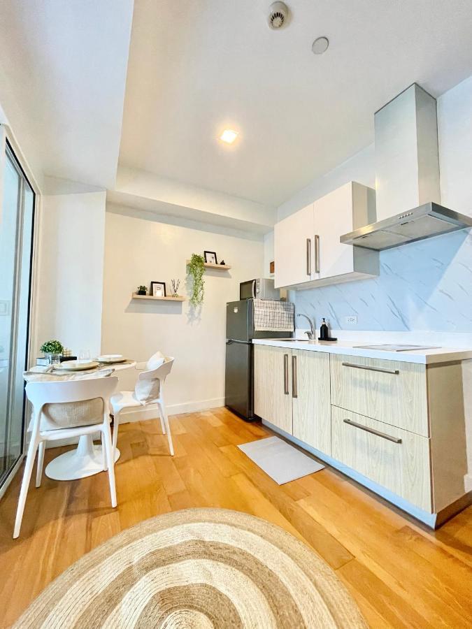 The Serene Escape Rockwell Makati City View 1Br Apartment Манила Екстериор снимка