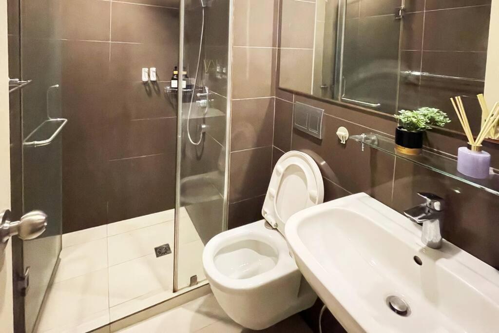 The Serene Escape Rockwell Makati City View 1Br Apartment Манила Екстериор снимка