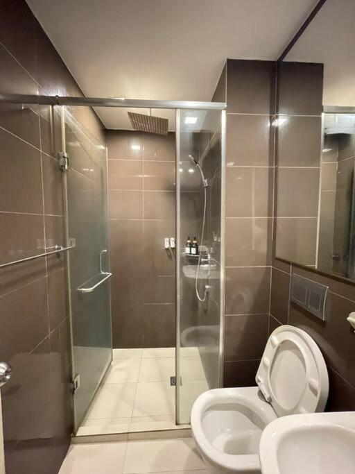 The Serene Escape Rockwell Makati City View 1Br Apartment Манила Екстериор снимка